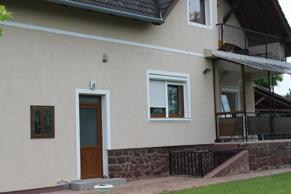 Marta Apartman Balatonalmadi Luaran gambar